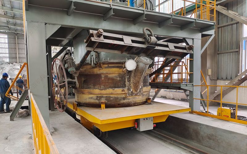 相對于無軌電動平車，為什么冶煉鑄造行業(yè)更加傾向選擇使用有軌電動平車